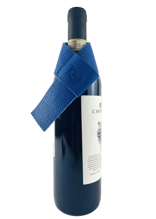 K0010DB | Bottle Drip Tray Made in Italy in Genuine Full-Grain Leather, Dollar Grain - Blue Color. Dimensions: 27 x 4 x 0.5 cm. Packaging: Rigid Gift Box with bottom/lid-0