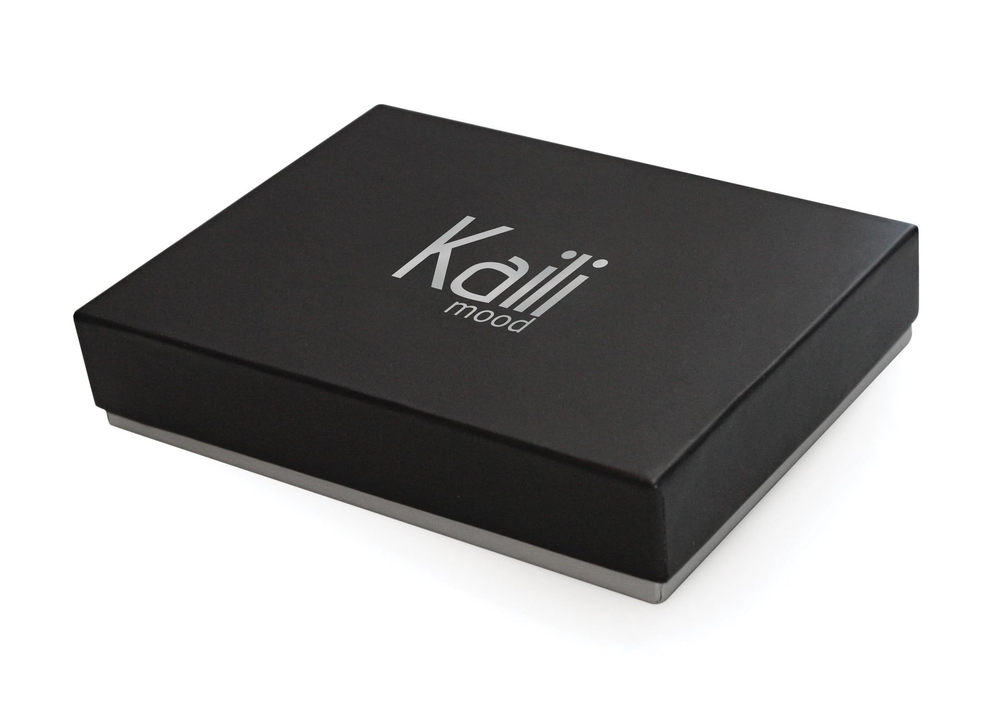 K0010DB | Bottle Drip Tray Made in Italy in Genuine Full-Grain Leather, Dollar Grain - Blue Color. Dimensions: 27 x 4 x 0.5 cm. Packaging: Rigid Gift Box with bottom/lid-3